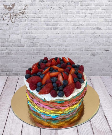 Торт радужный креп с ягодами