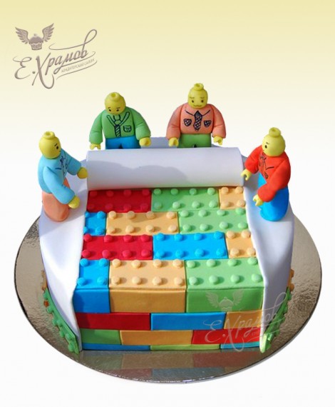 Торт Лего за работой