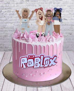 Розовый торт Roblox