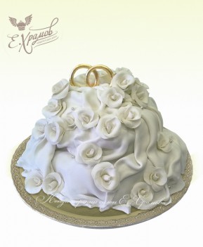 Свадебный торт из роз